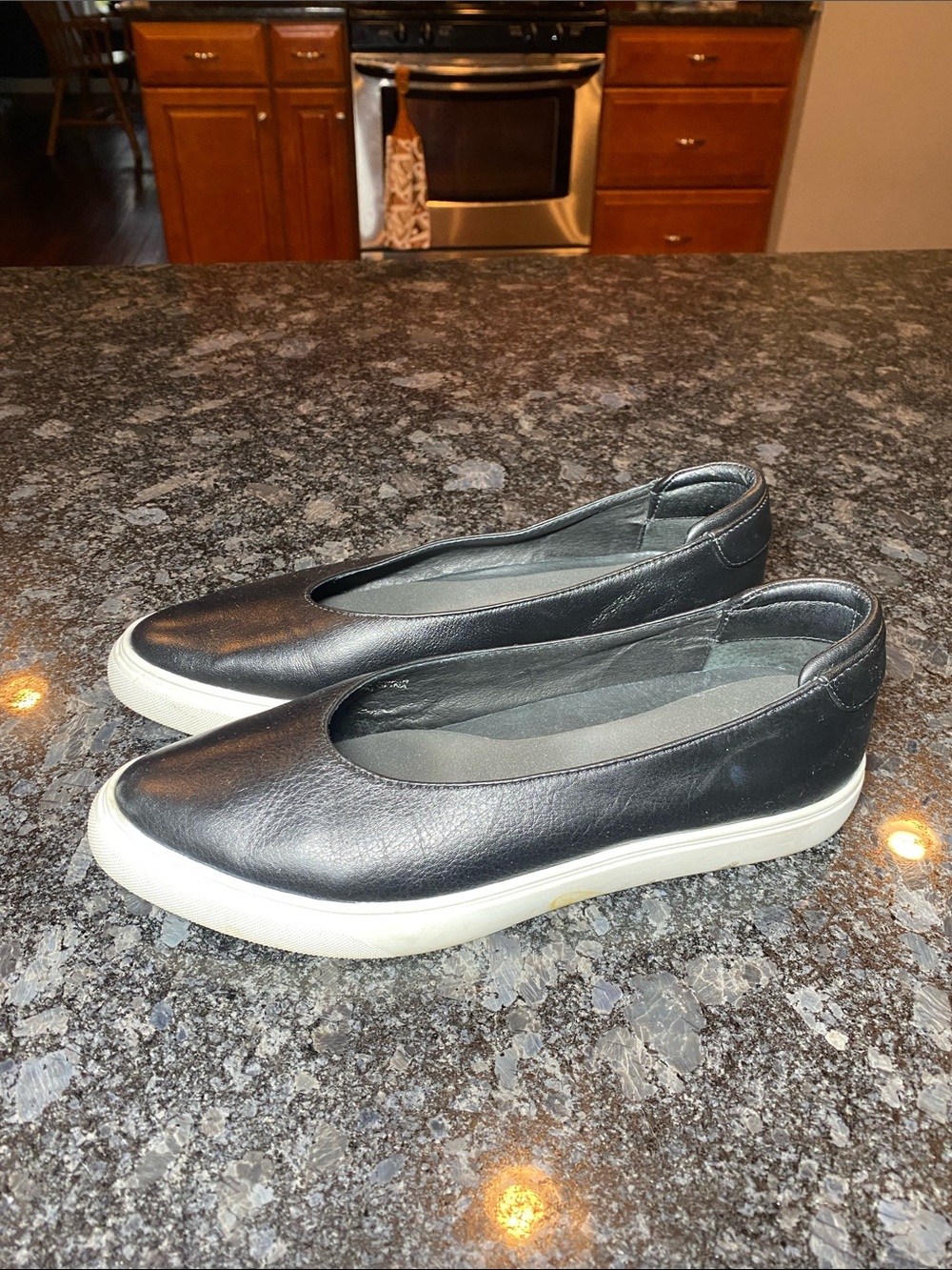 J/Slides Black Leather Pointed Toe Slip on Platform Shoes Women’s Size 7